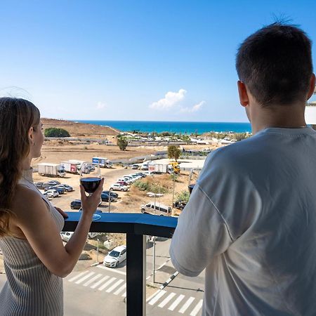 Hi-Yam Seaview Apartments & Suites - יש ממ"ד Бат-Ям Екстер'єр фото