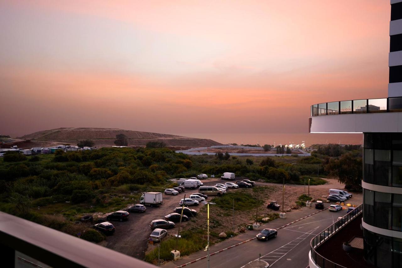 Hi-Yam Seaview Apartments & Suites - יש ממ"ד Бат-Ям Екстер'єр фото