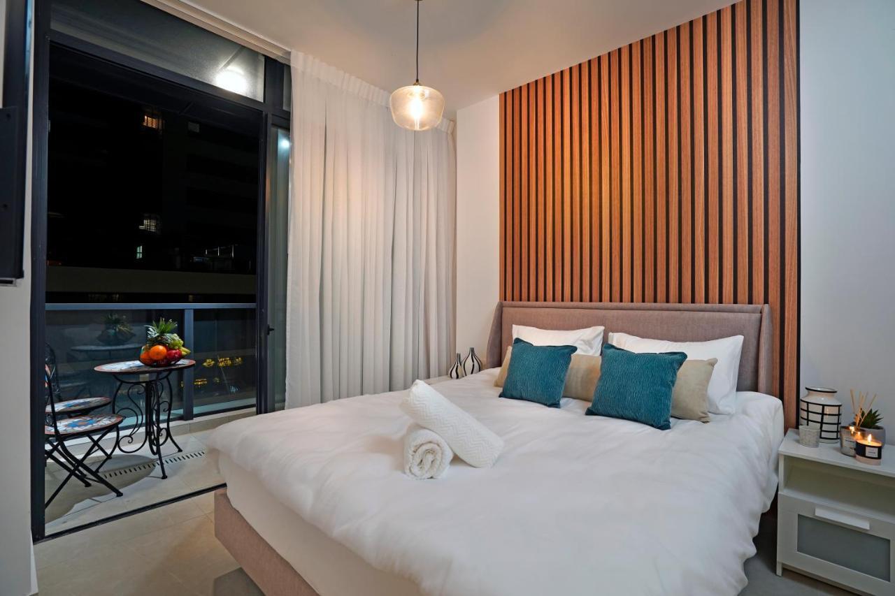 Hi-Yam Seaview Apartments & Suites - יש ממ"ד Бат-Ям Екстер'єр фото