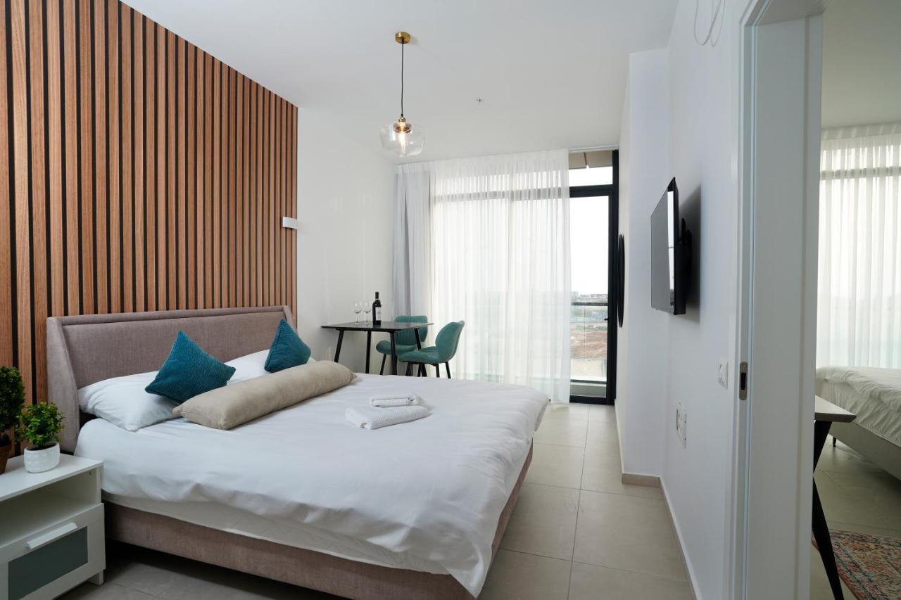 Hi-Yam Seaview Apartments & Suites - יש ממ"ד Бат-Ям Екстер'єр фото