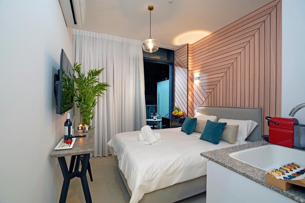 Hi-Yam Seaview Apartments & Suites - יש ממ"ד Бат-Ям Екстер'єр фото