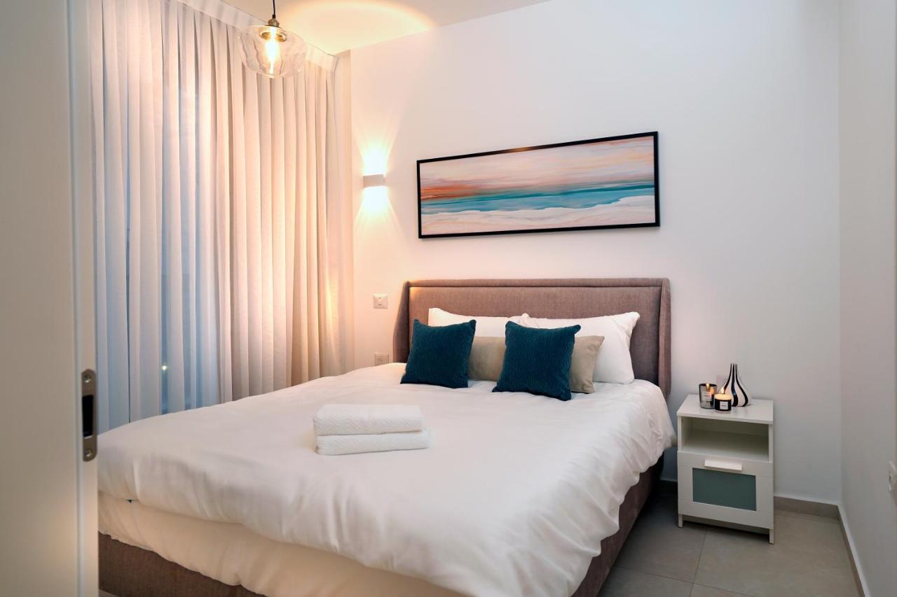 Hi-Yam Seaview Apartments & Suites - יש ממ"ד Бат-Ям Екстер'єр фото