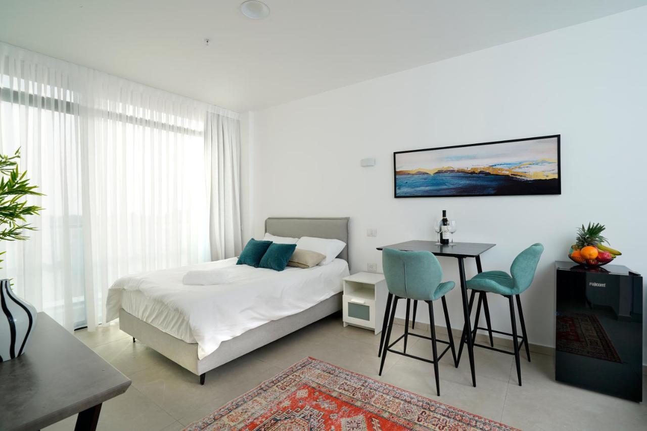 Hi-Yam Seaview Apartments & Suites - יש ממ"ד Бат-Ям Екстер'єр фото