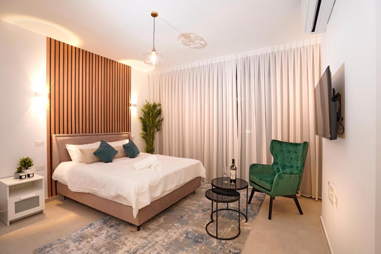 Hi-Yam Seaview Apartments & Suites - יש ממ"ד Бат-Ям Екстер'єр фото