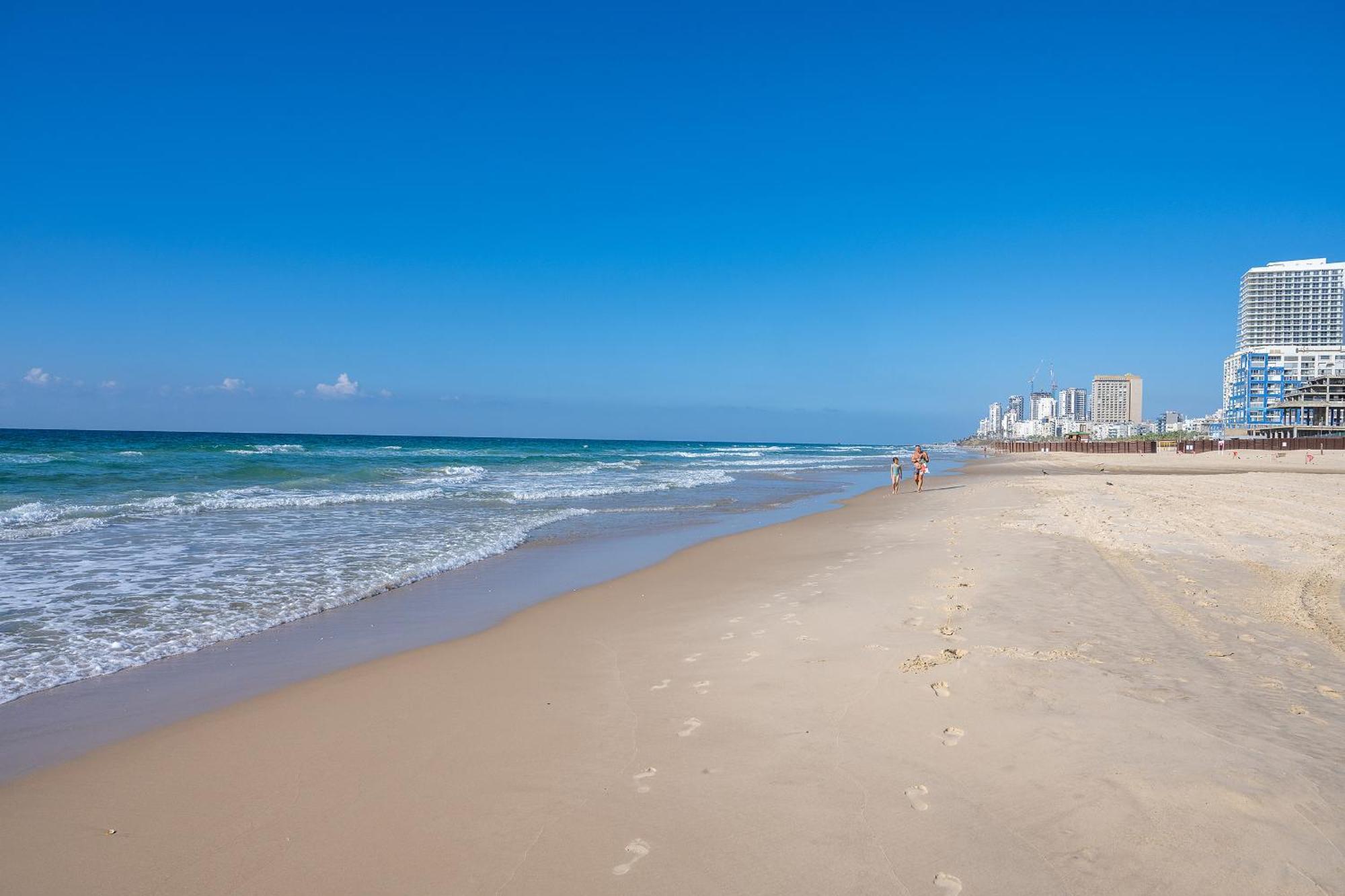 Hi-Yam Seaview Apartments & Suites - יש ממ"ד Бат-Ям Екстер'єр фото