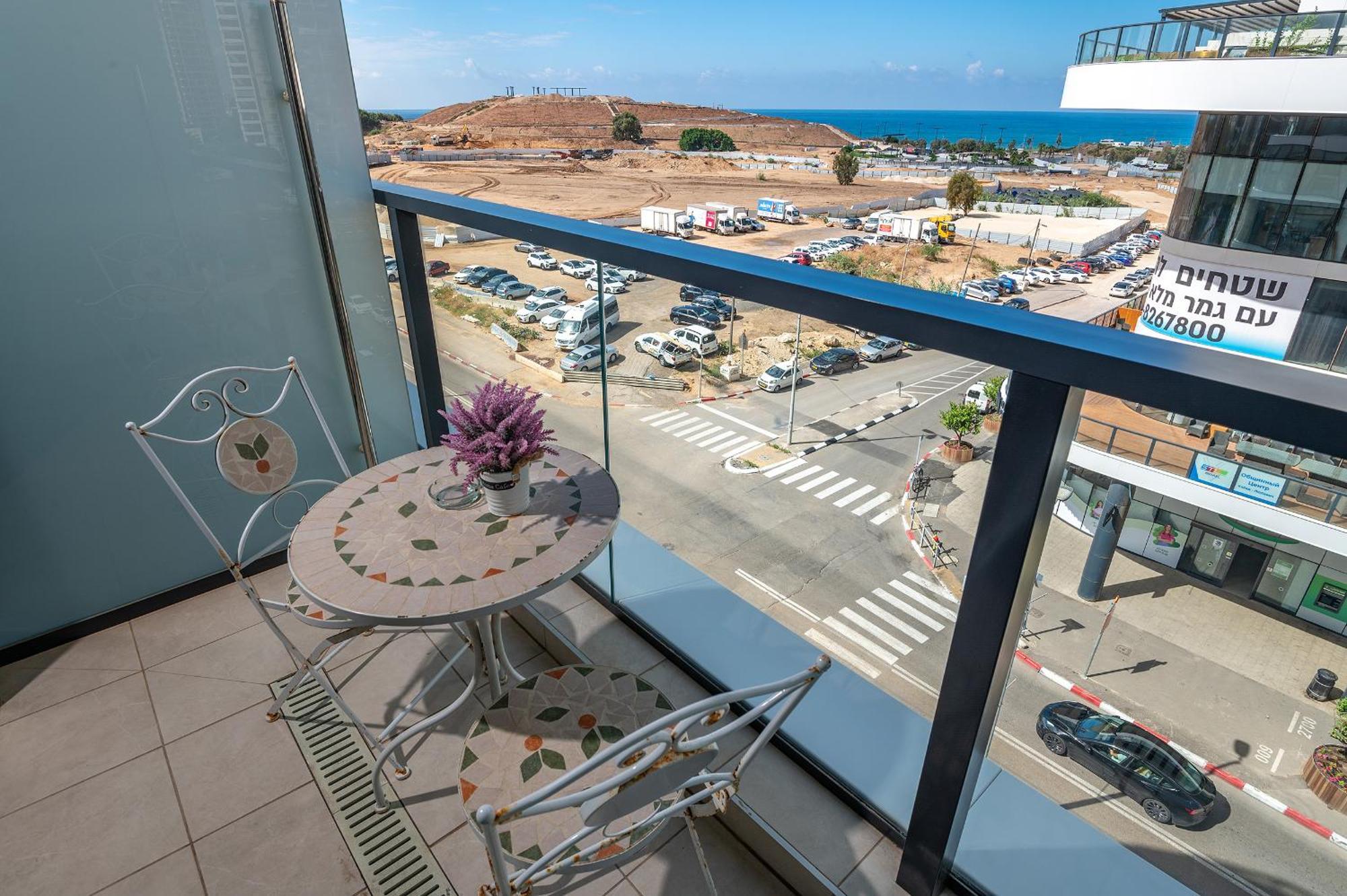 Hi-Yam Seaview Apartments & Suites - יש ממ"ד Бат-Ям Екстер'єр фото