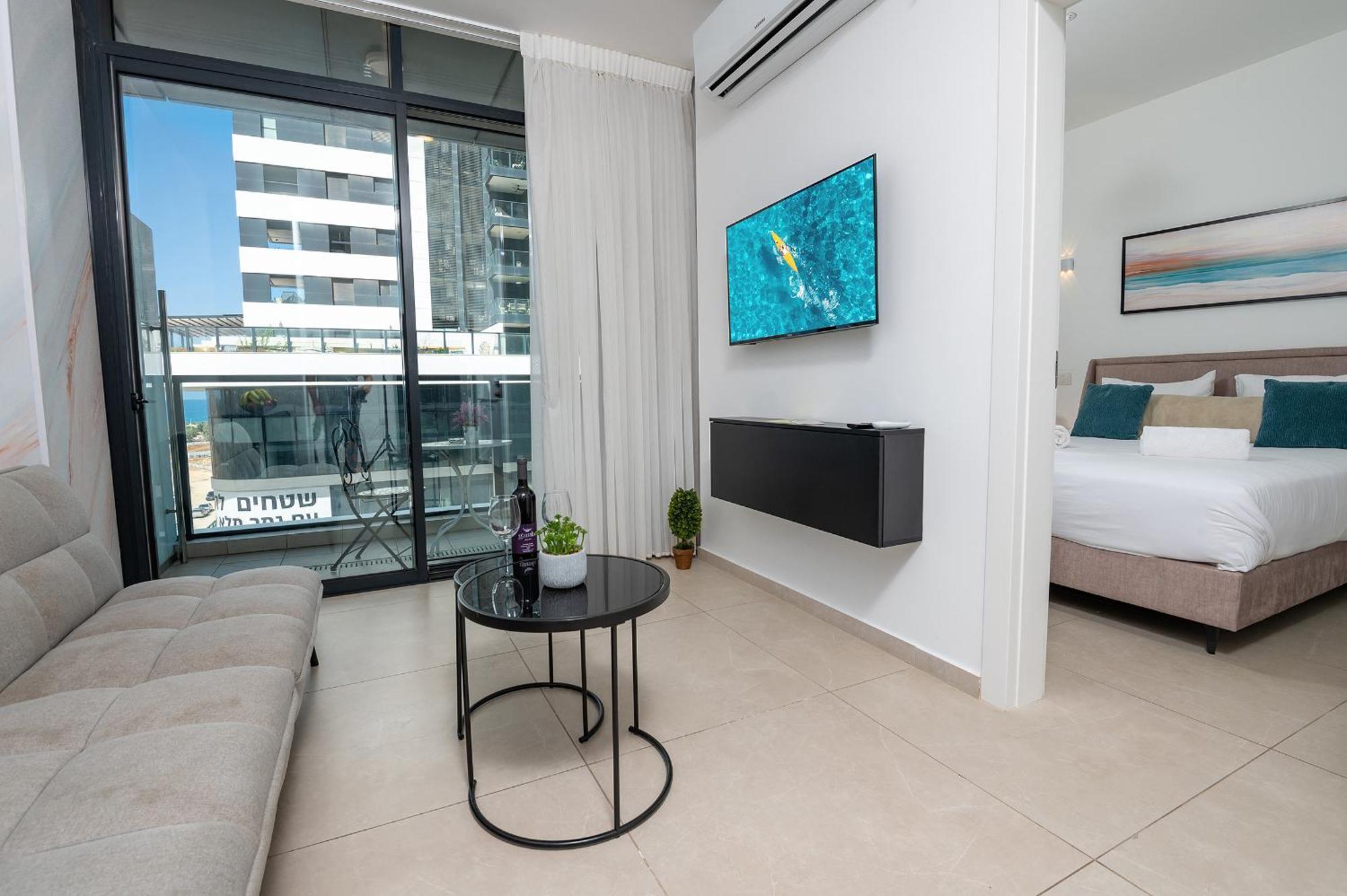 Hi-Yam Seaview Apartments & Suites - יש ממ"ד Бат-Ям Екстер'єр фото
