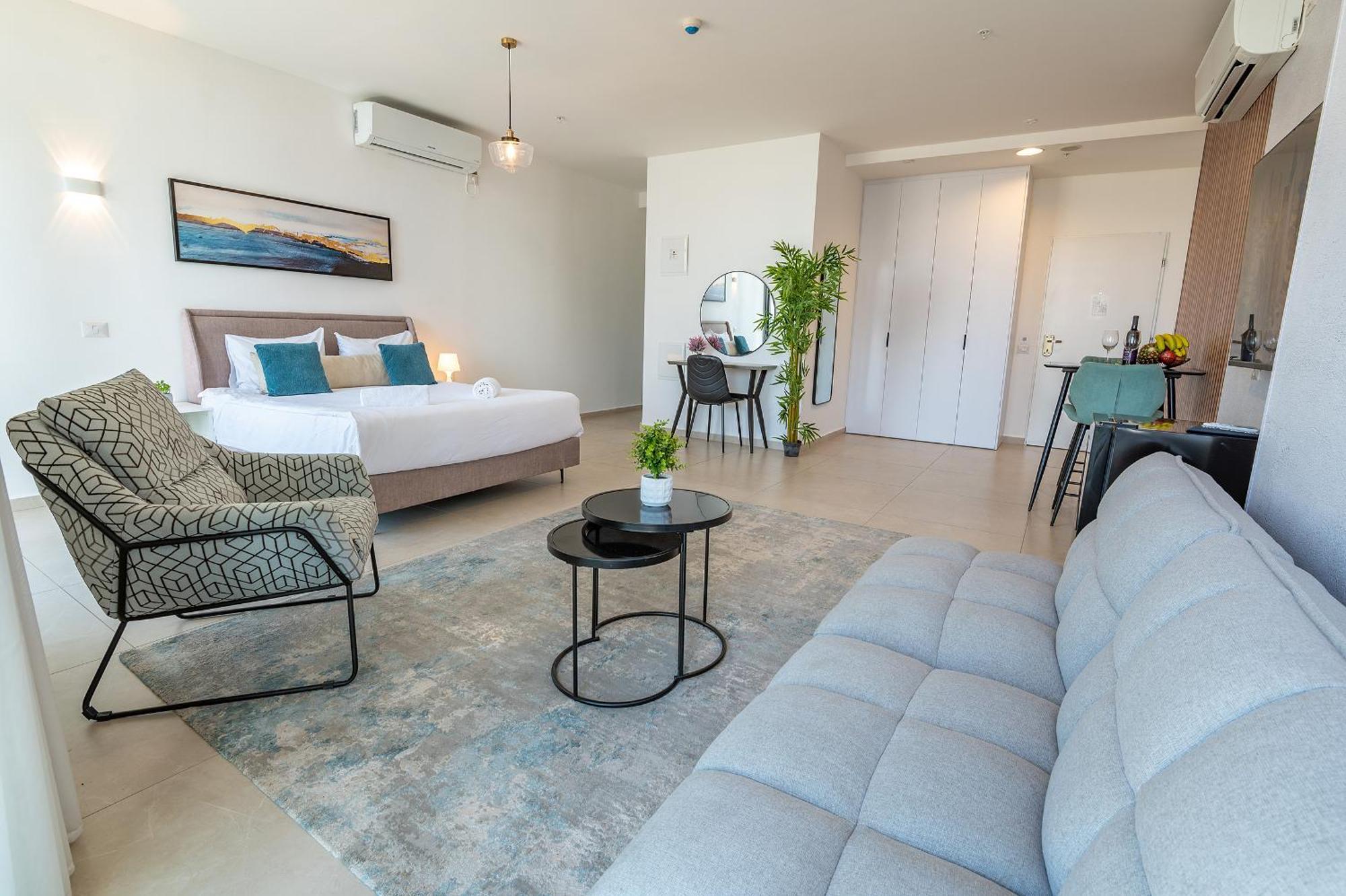 Hi-Yam Seaview Apartments & Suites - יש ממ"ד Бат-Ям Екстер'єр фото