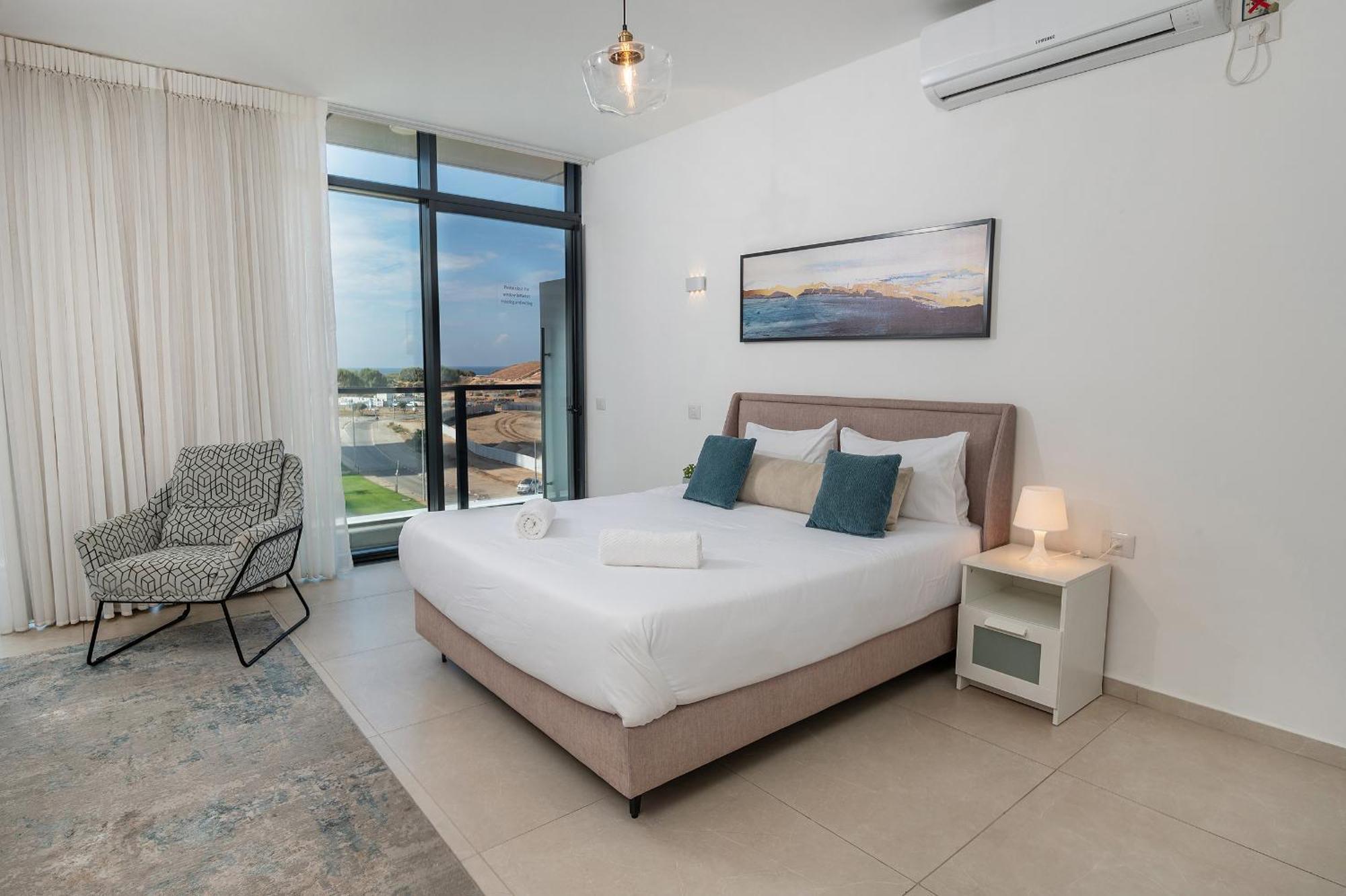 Hi-Yam Seaview Apartments & Suites - יש ממ"ד Бат-Ям Екстер'єр фото