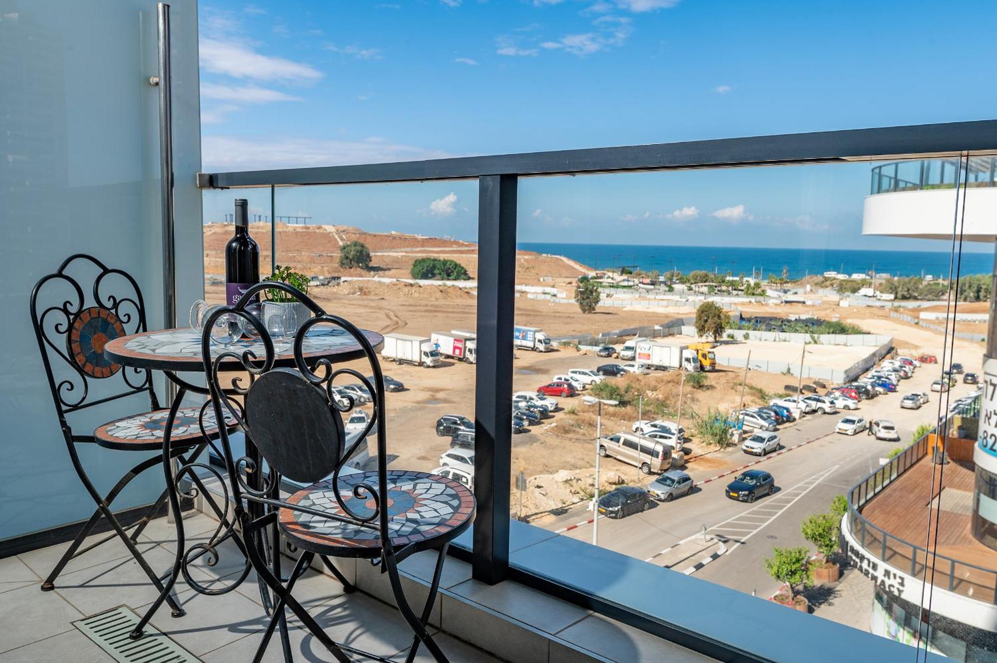 Hi-Yam Seaview Apartments & Suites - יש ממ"ד Бат-Ям Екстер'єр фото