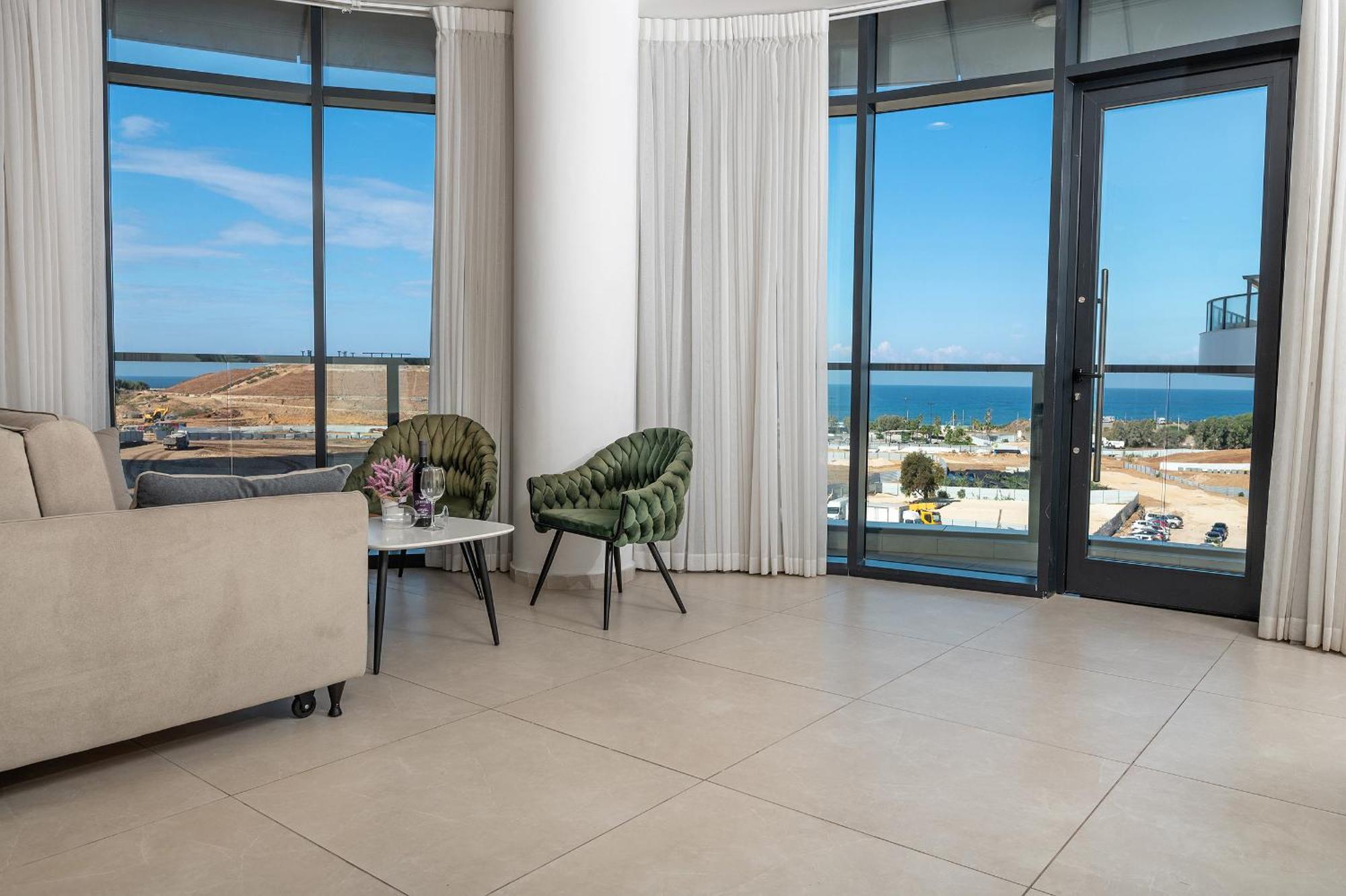 Hi-Yam Seaview Apartments & Suites - יש ממ"ד Бат-Ям Екстер'єр фото