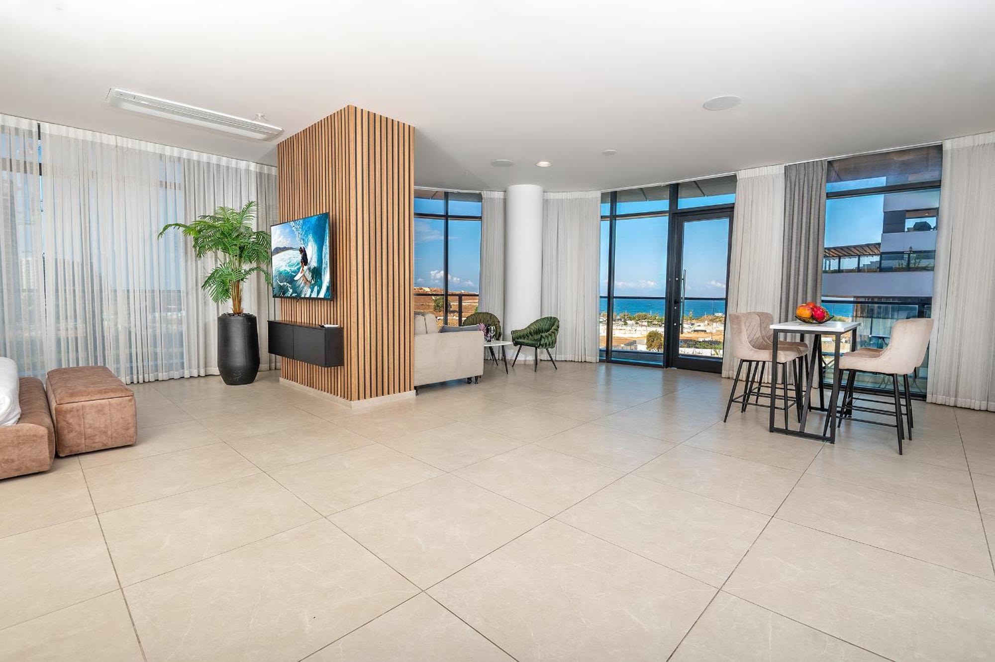 Hi-Yam Seaview Apartments & Suites - יש ממ"ד Бат-Ям Екстер'єр фото