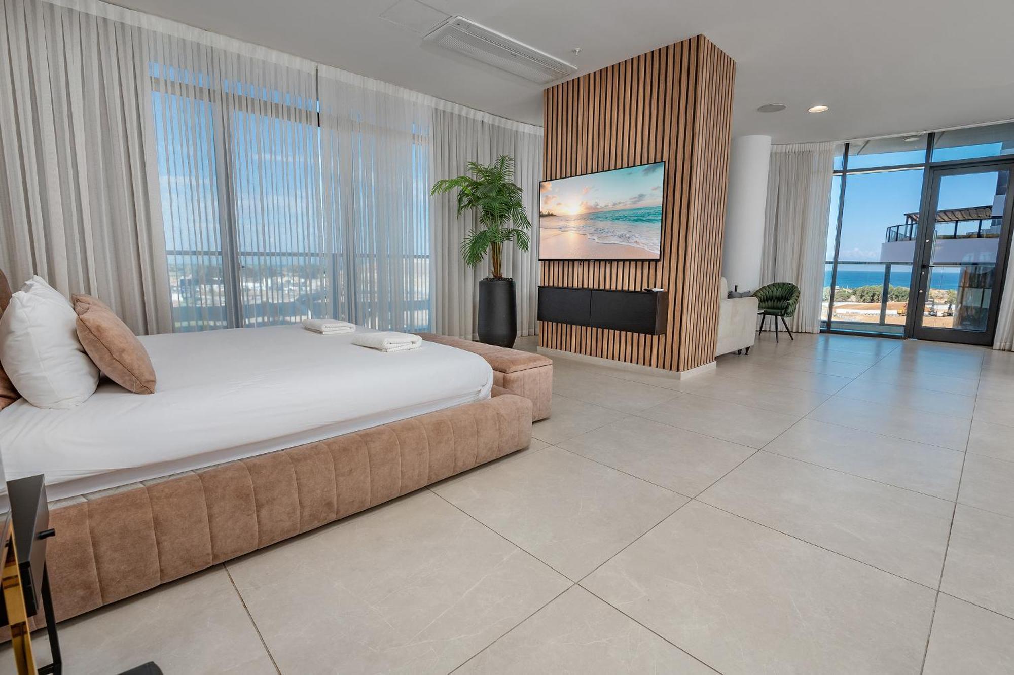 Hi-Yam Seaview Apartments & Suites - יש ממ"ד Бат-Ям Екстер'єр фото