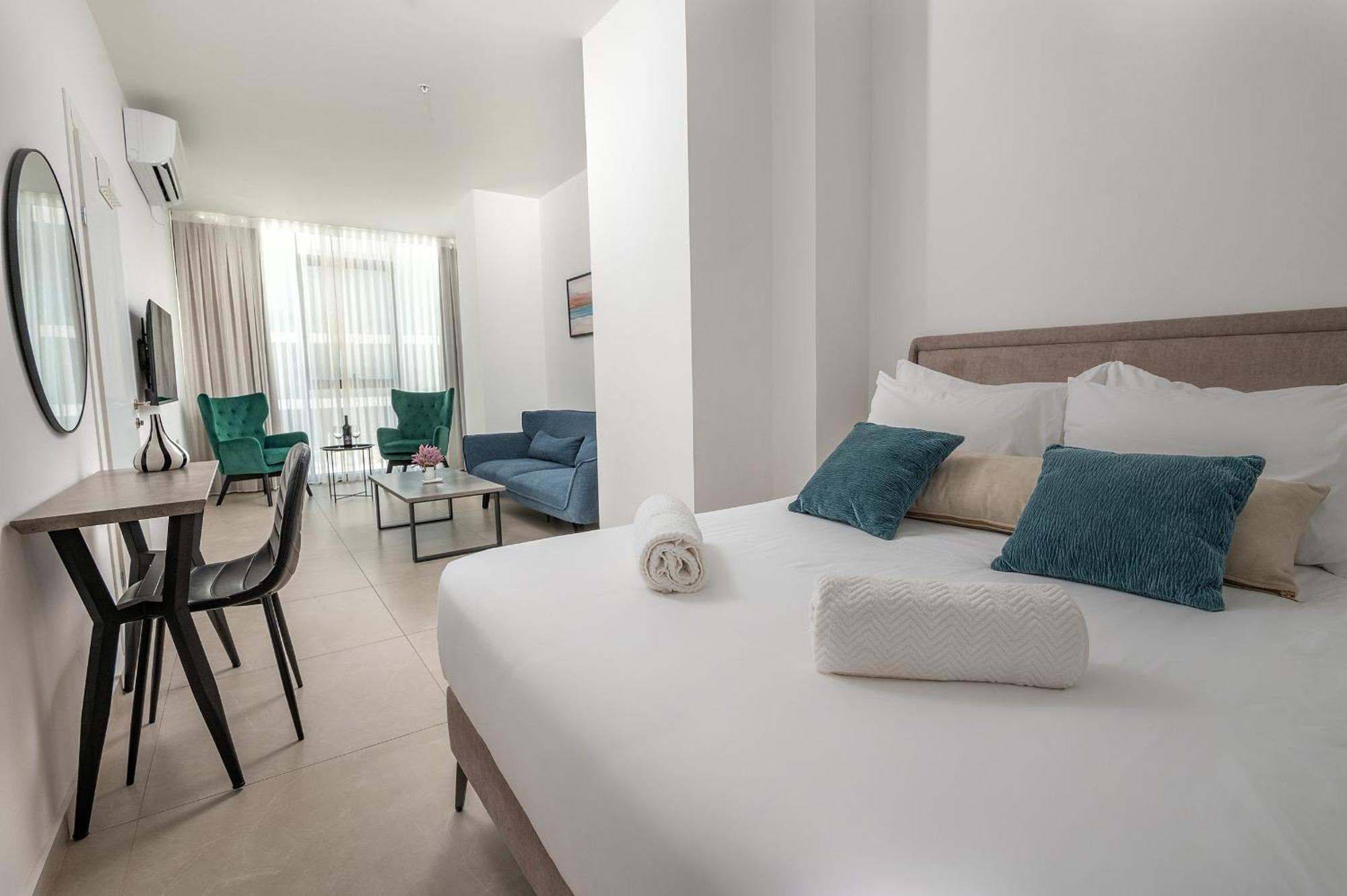 Hi-Yam Seaview Apartments & Suites - יש ממ"ד Бат-Ям Екстер'єр фото