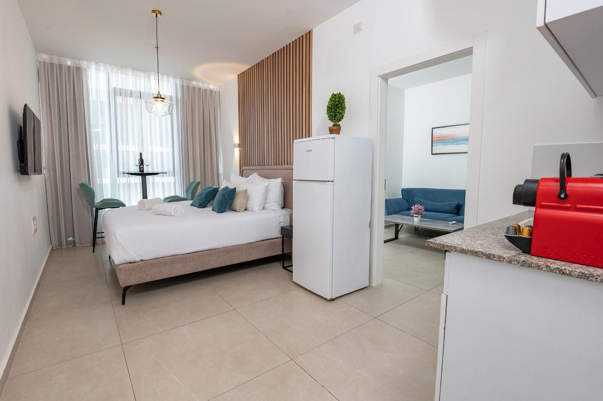 Hi-Yam Seaview Apartments & Suites - יש ממ"ד Бат-Ям Екстер'єр фото