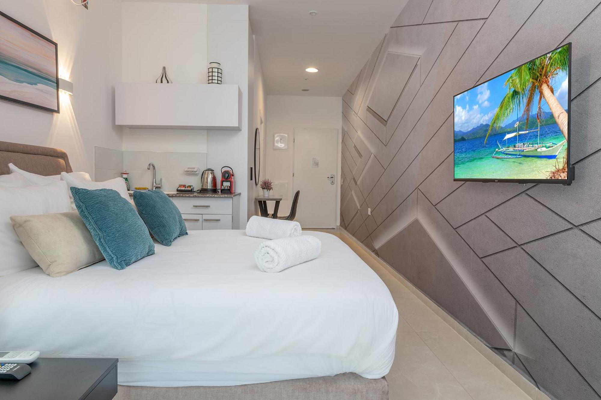 Hi-Yam Seaview Apartments & Suites - יש ממ"ד Бат-Ям Екстер'єр фото
